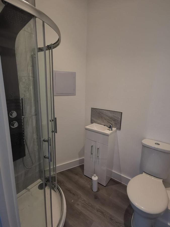 Marine Villa Hotel & Suites - Close To Beach, Train Station & Southend Airport ภายนอก รูปภาพ