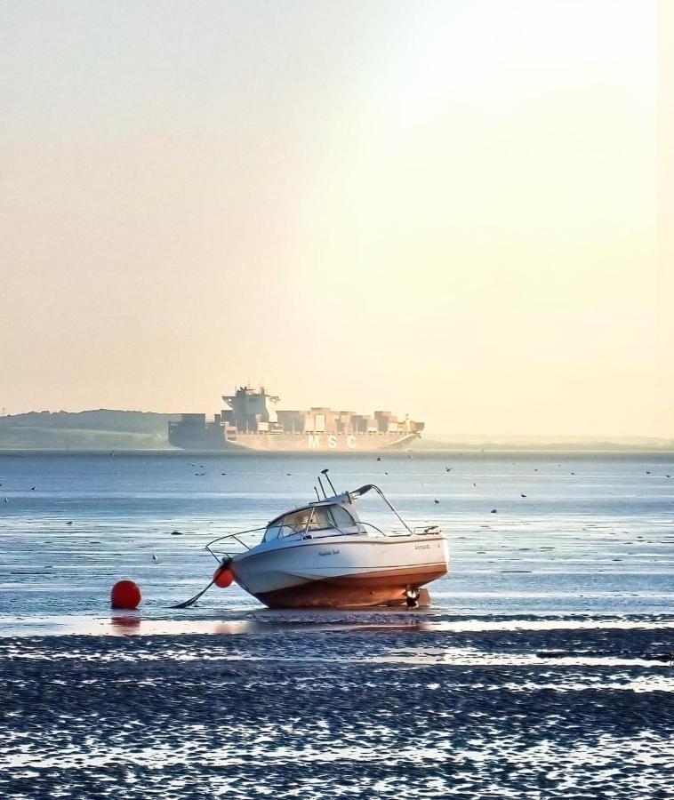 Marine Villa Hotel & Suites - Close To Beach, Train Station & Southend Airport ภายนอก รูปภาพ
