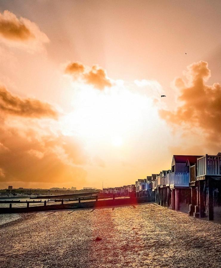 Marine Villa Hotel & Suites - Close To Beach, Train Station & Southend Airport ภายนอก รูปภาพ
